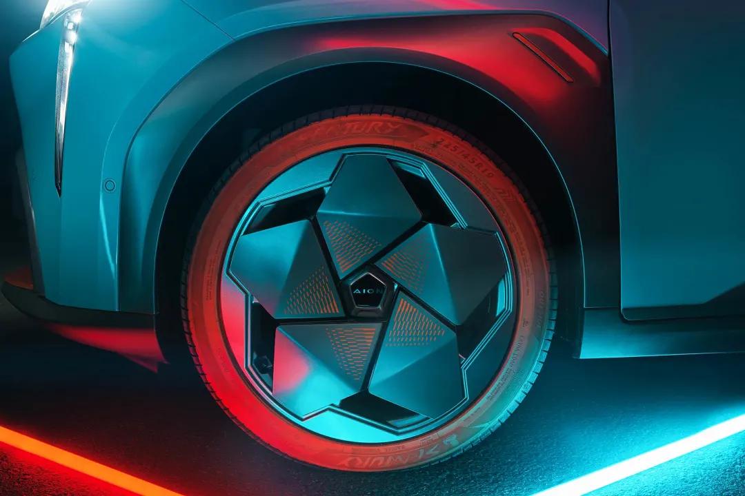 这款电动车续航超过400km、空间堪比5系，售价仅需十万元