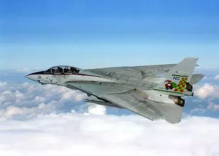荷兰F-16战机被自己的炮弹击中，上演“我打我自己” | 趣闻-第7张图片-大千世界