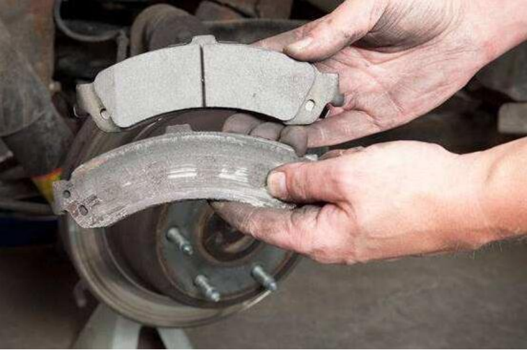 刹车片居然也有异常磨损？