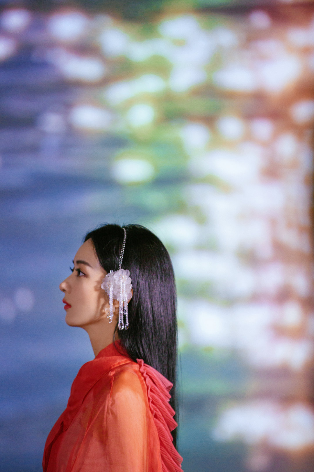 Zhao Liying is clever big, elegant and intellectual temperament is shown, again the acknowledge with colourful to clever treasure beauty refresh