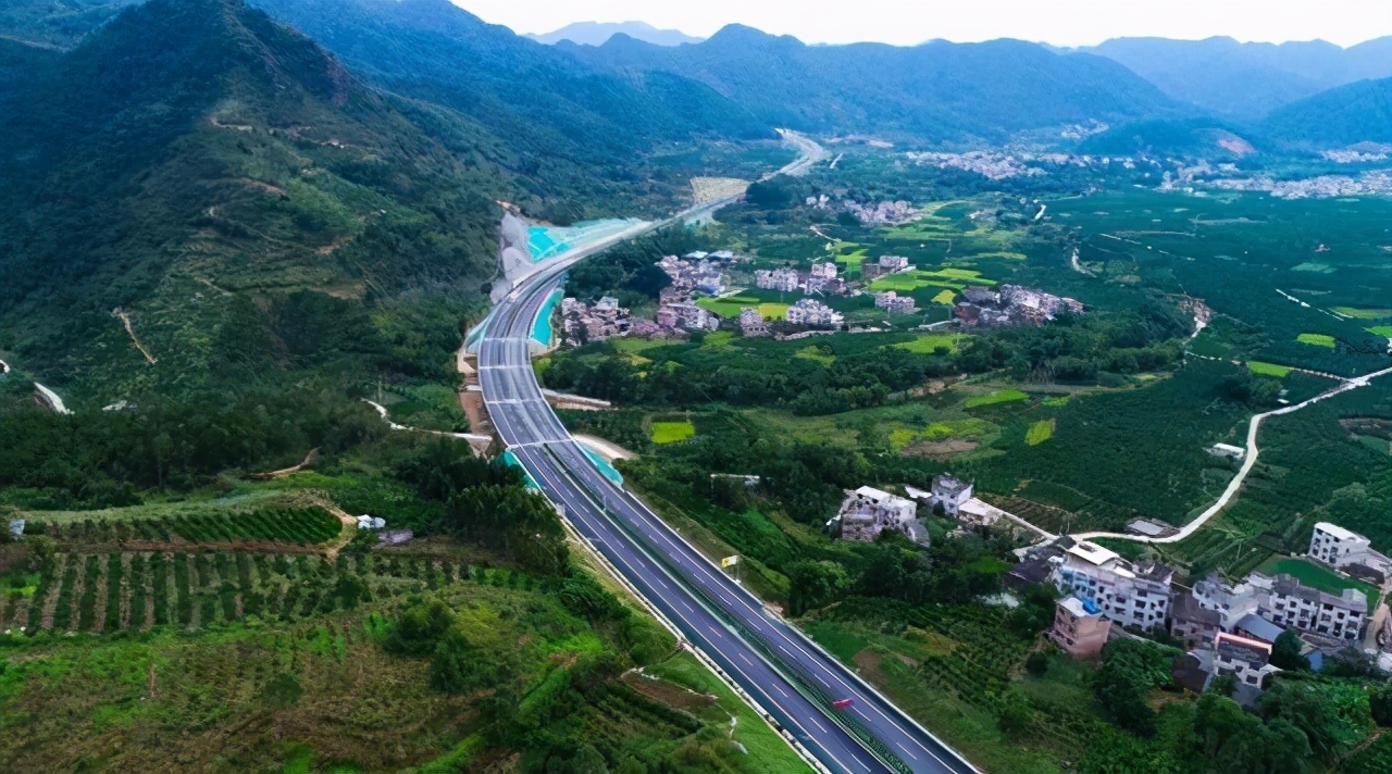 川滇两省共建一条高速公路，长204.51千米，沿线山区百姓有福了