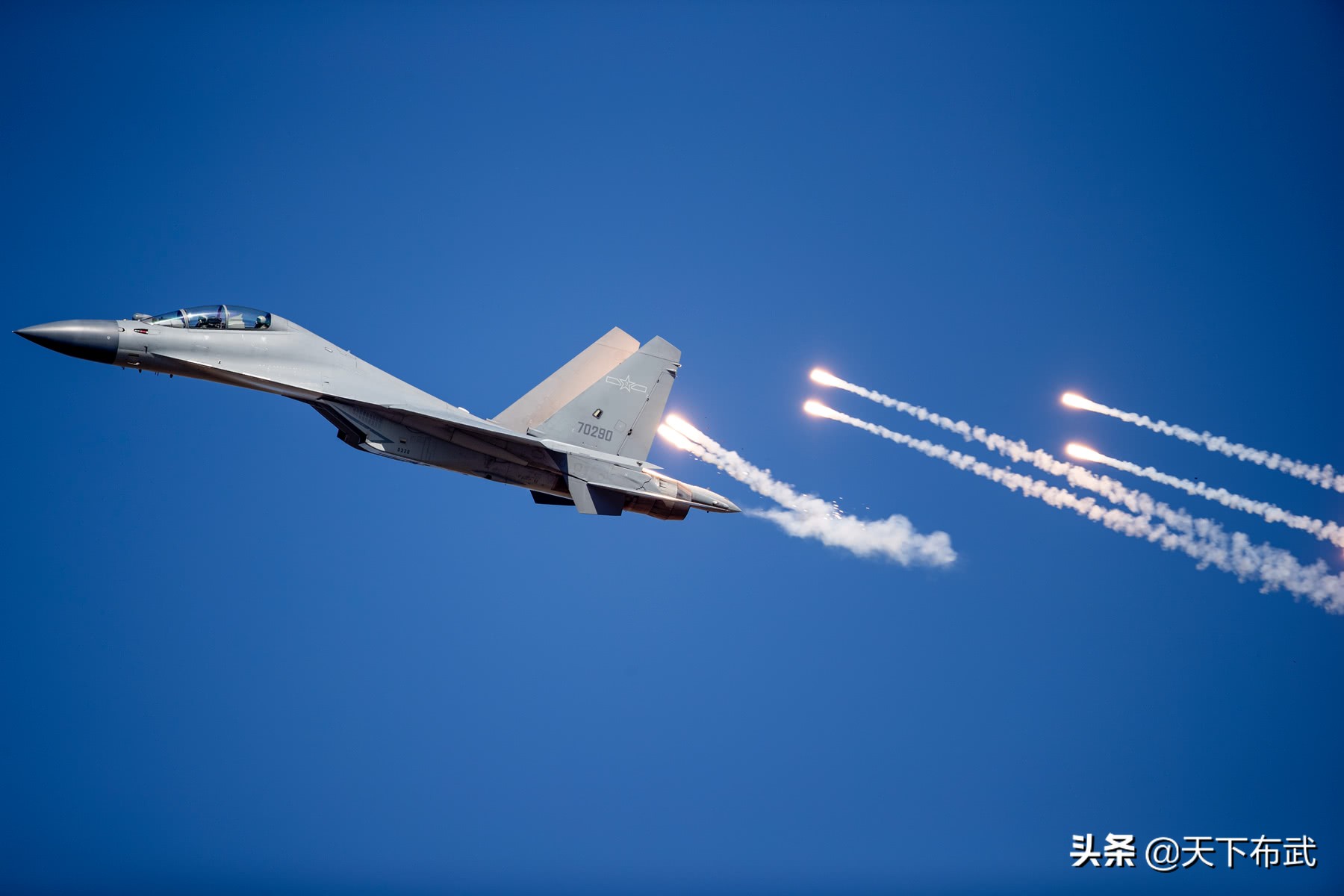 空军“三剑客”之一，地位仅次于歼-20，歼-16到