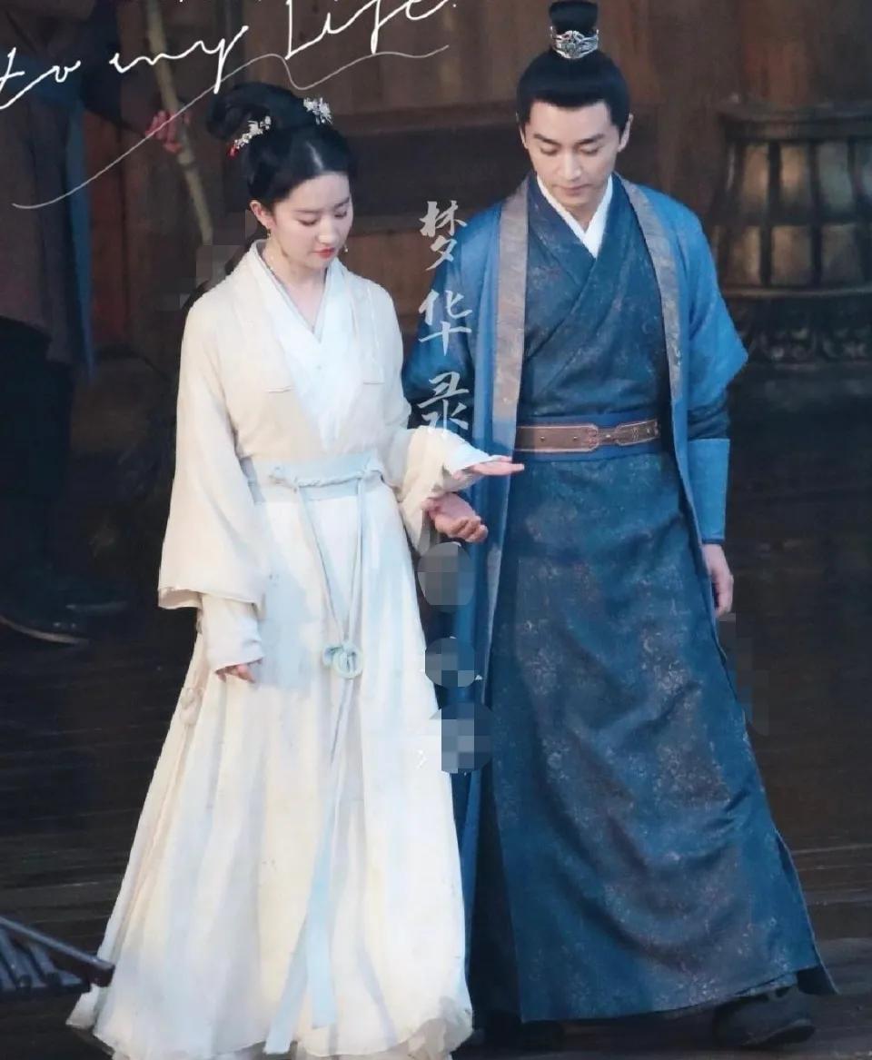 Liu Yifei old dawn pulls hand road to be exposed to the sun fully, sweet degree surpass Yang Mi Xu Kai, 