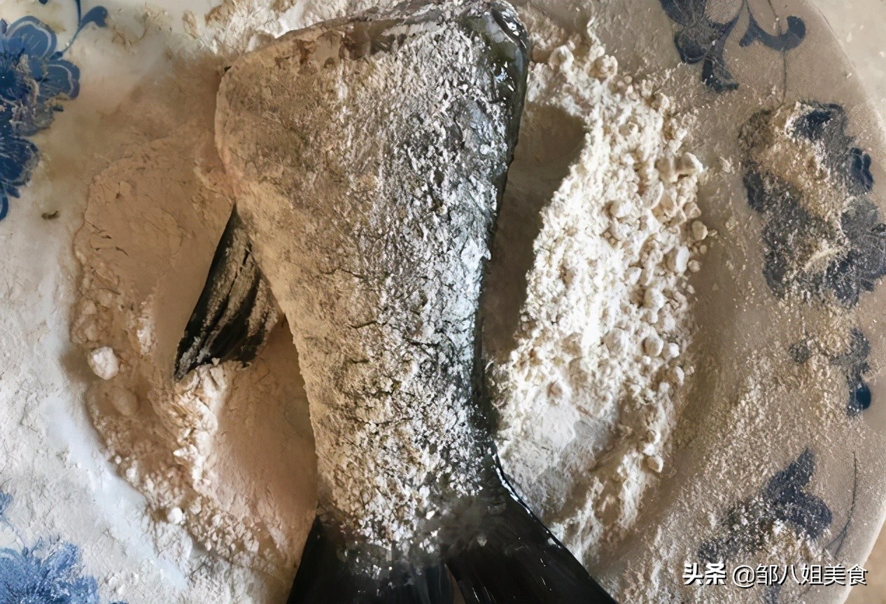 給魚(yú)去腥，不要用料酒，教您一個(gè)好方法，燉魚(yú)無(wú)腥味，鮮香十足