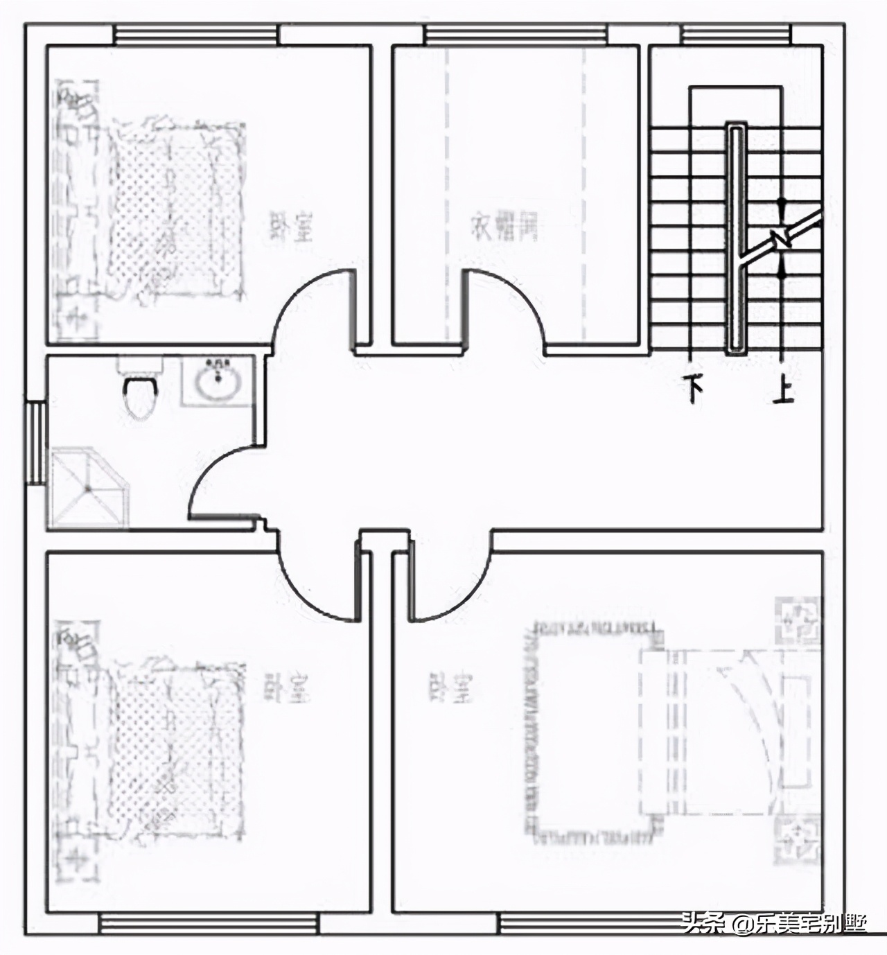 整個平面儘量縮小樓梯間和廚房面積,以增加客廳和餐廳面積,這樣設計讓