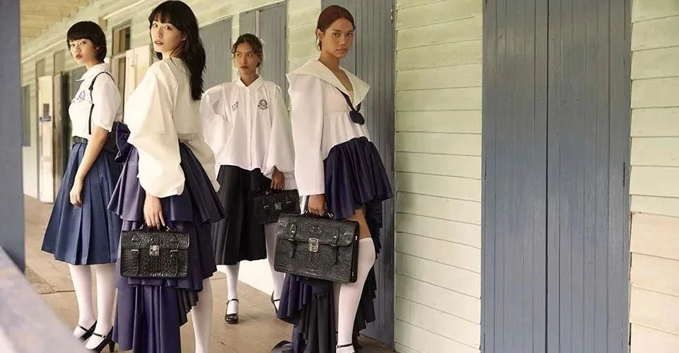 这套专治早恋校服设计，让你怀疑人生