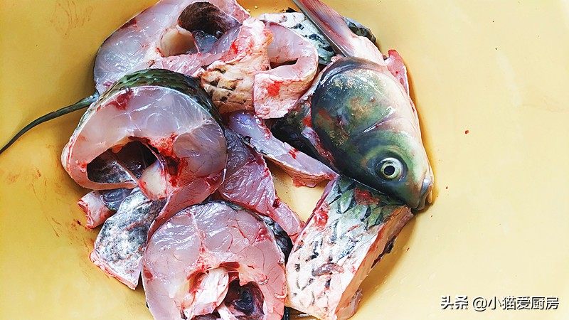 图片[5]-鱼肉和猪骨头的新吃法 做法不用油 就做出了非常好吃的美味-起舞食谱网