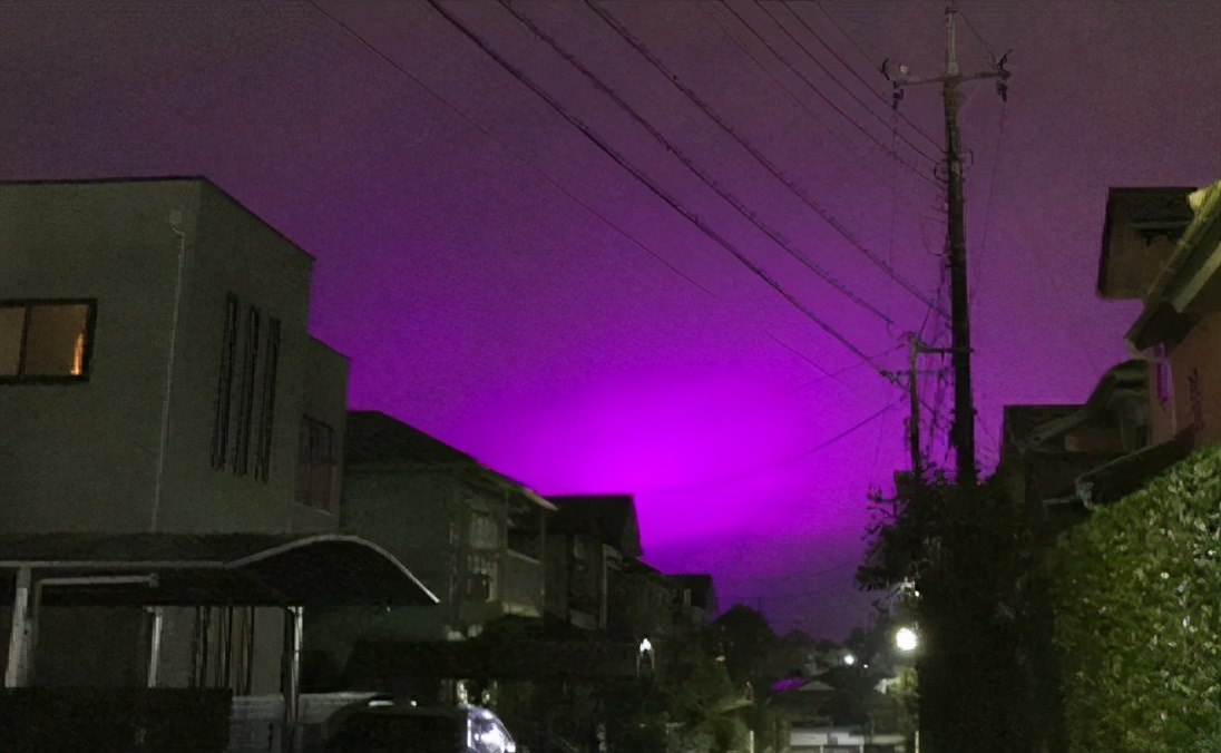 日本天空出現紫紅色，看著像動漫場景，知道產生原因後索然無味