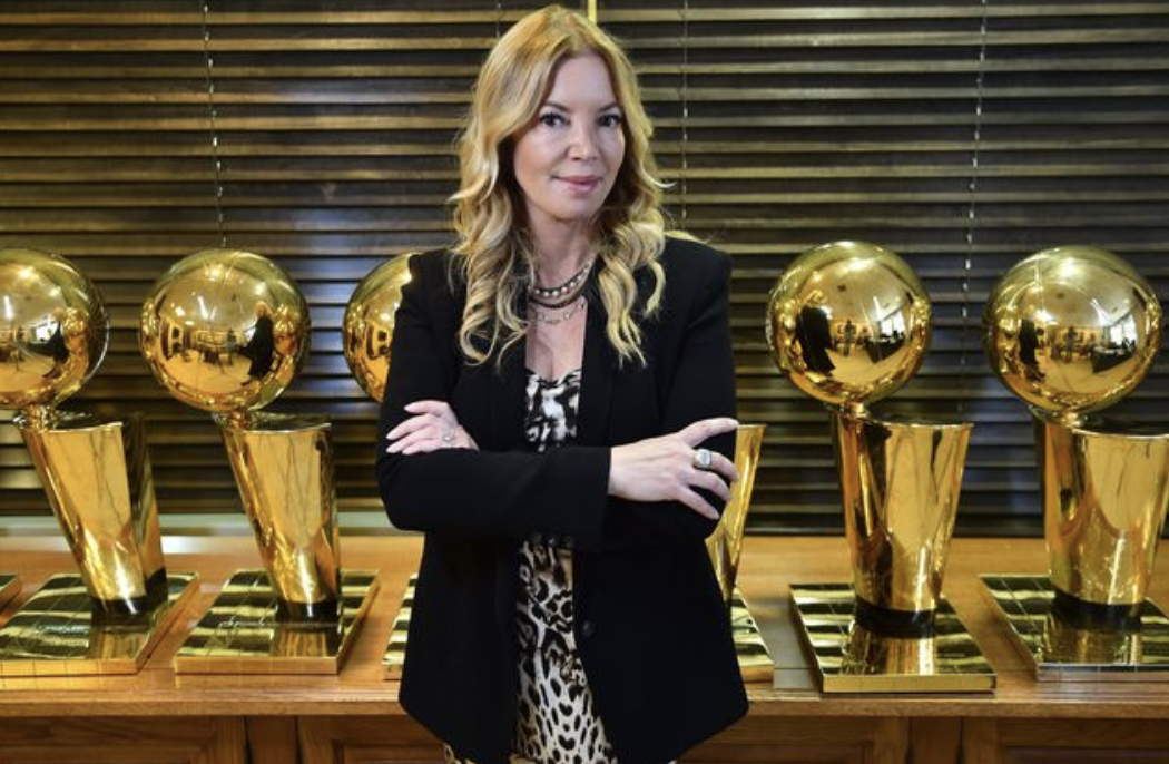 【影片】讓整座城市再次沸騰！湖人奪冠後，洛杉磯街頭響起了經久不息的歡呼聲：Kobe！-黑特籃球-NBA新聞影音圖片分享社區