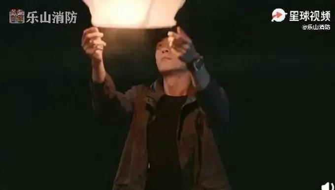 聚光灯下的公众人物，你难道不能更加注重你的言行举止吗？