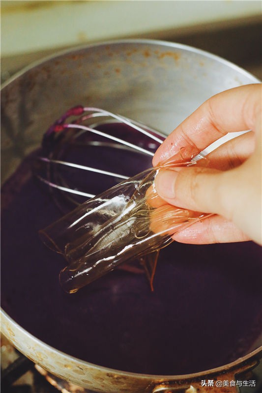 Those who have tea is trichromatic a cup of Mu Si small cake, bring your summer very cool idea, will quickly learn with me