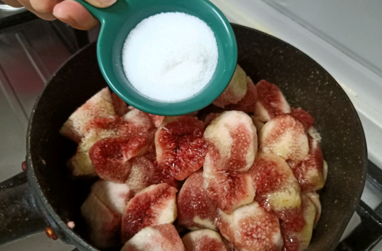 自制软绵甜蜜的无花果酱，没有任何添加，吃起来更健康