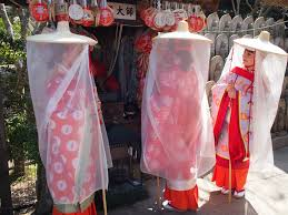 罩袍争议背后，能有效保护女性，日本也曾普及，城市农村各不同