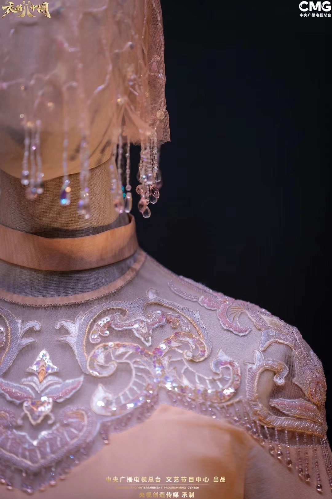 《衣尚中国》携手卡萨帝“空气洗”，再现中西方文化“和合之美”
