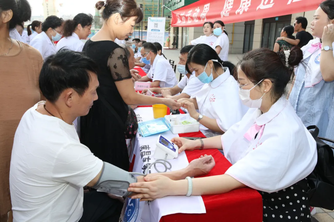 科技活动周，义诊进社区