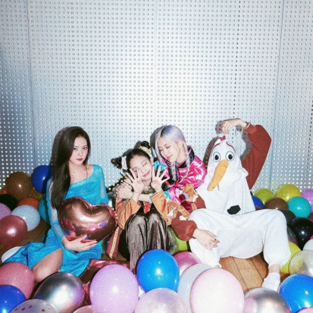 Blackpink four years, the part with very lovely Jennie is dressed up