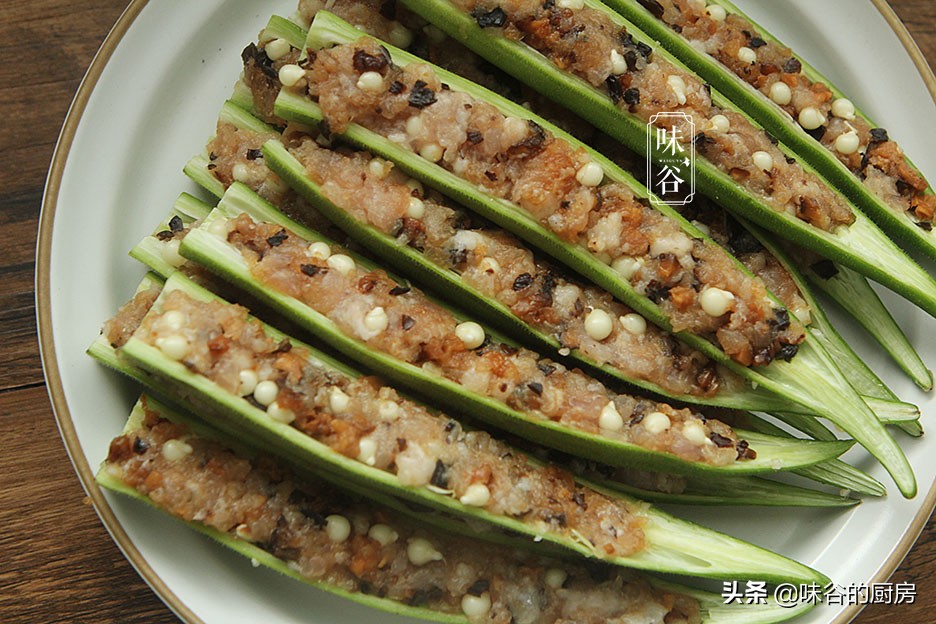 秋天吃秋葵正当时，这样做鲜嫩入味，好吃不腻，给大鱼大肉都不换