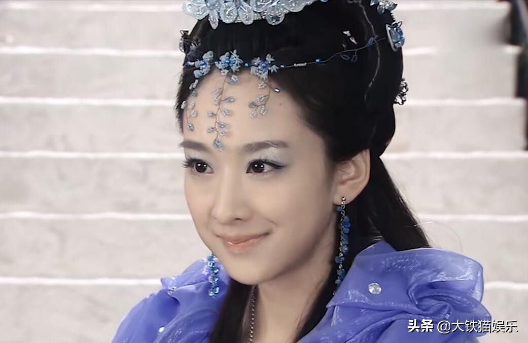 被造型师偏爱的“额饰”，某些剧女演员人均好