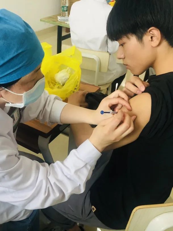 湖南硅谷高科软件学院组织师生开展新冠疫苗接种