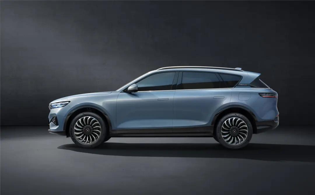 比ES8续航里程长、比理想ONE动力强，岚图FREE很强势