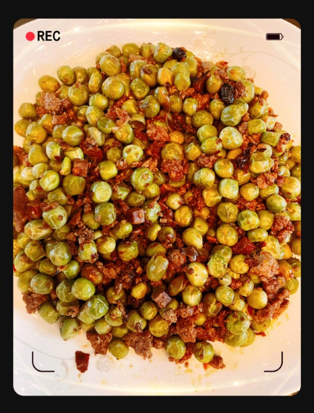 謝娜40歲生日張傑玩配音表白，結婚10年重現求婚場景甜蜜依舊