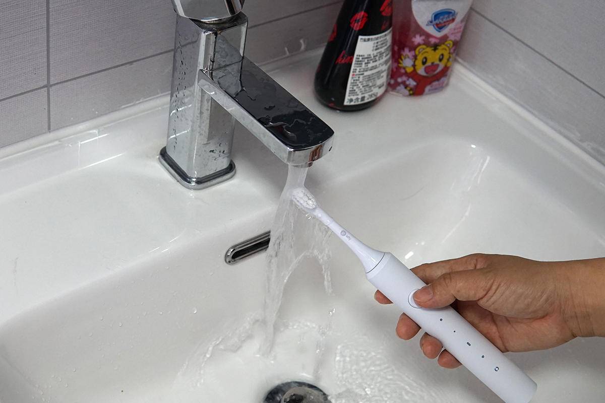 让牙齿“自动”变干净，infly声波电动牙刷究竟如何？