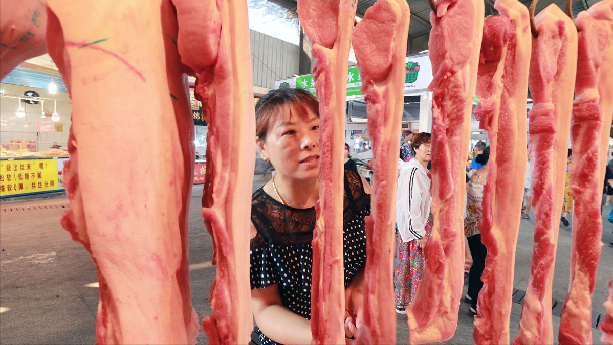 肉价断崖式下跌，行情骤降19.6%，猪肉要跌回15元一斤？