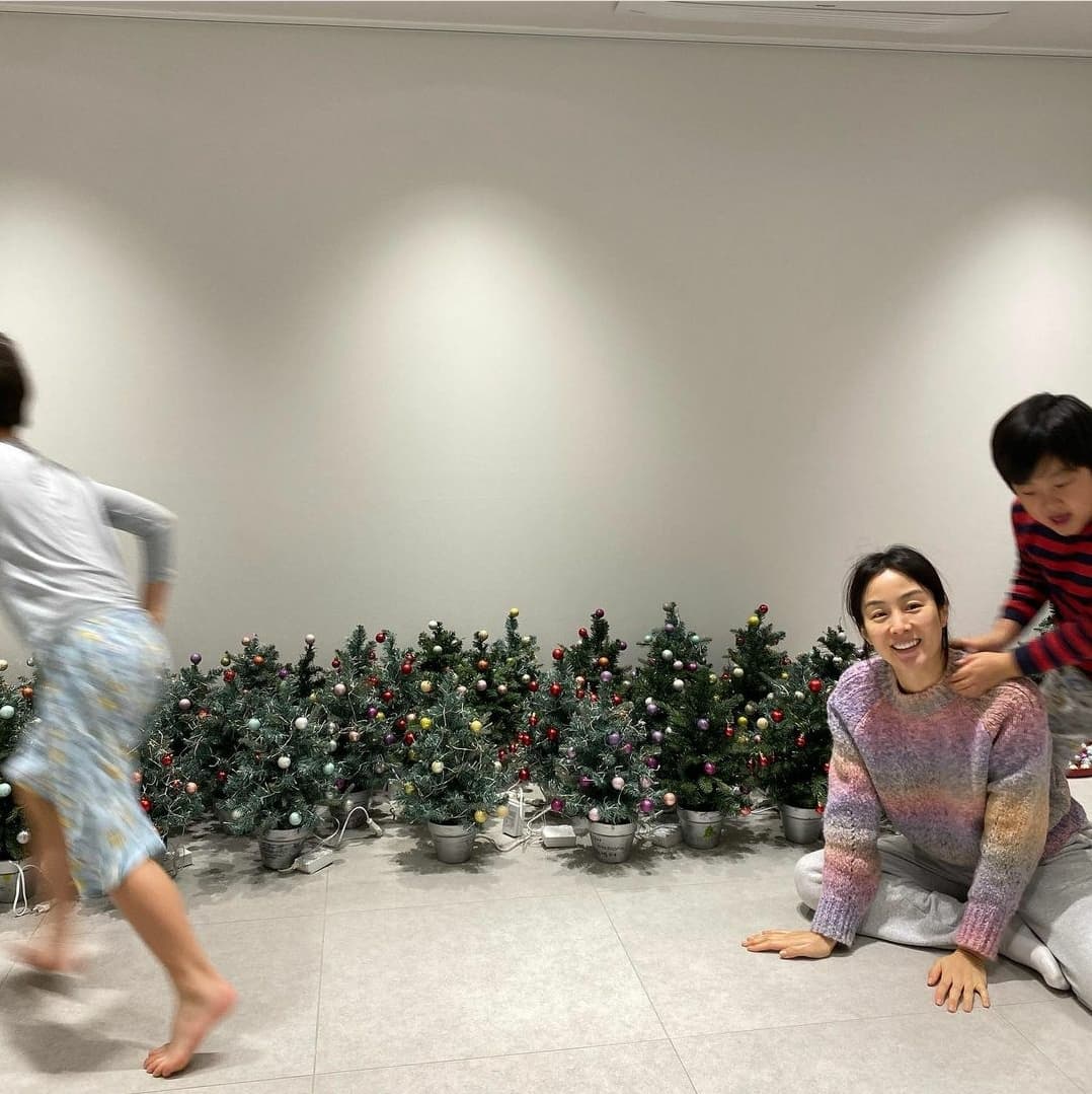 对此,双胞胎的妈妈文正媛说:"我们搬到这里时也不知道这里的隔音隔震