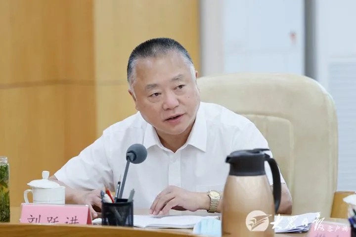 刘家义与省委政法委和省政法各单位班子成员集体谈心谈话
