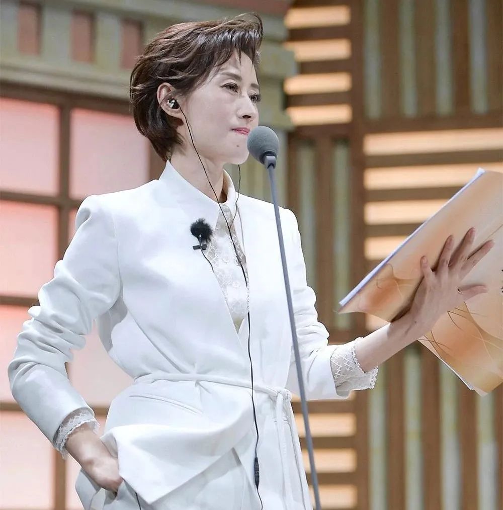 44岁的刘敏涛上热搜，一不小心成顶流，中年女星原来都这么有趣