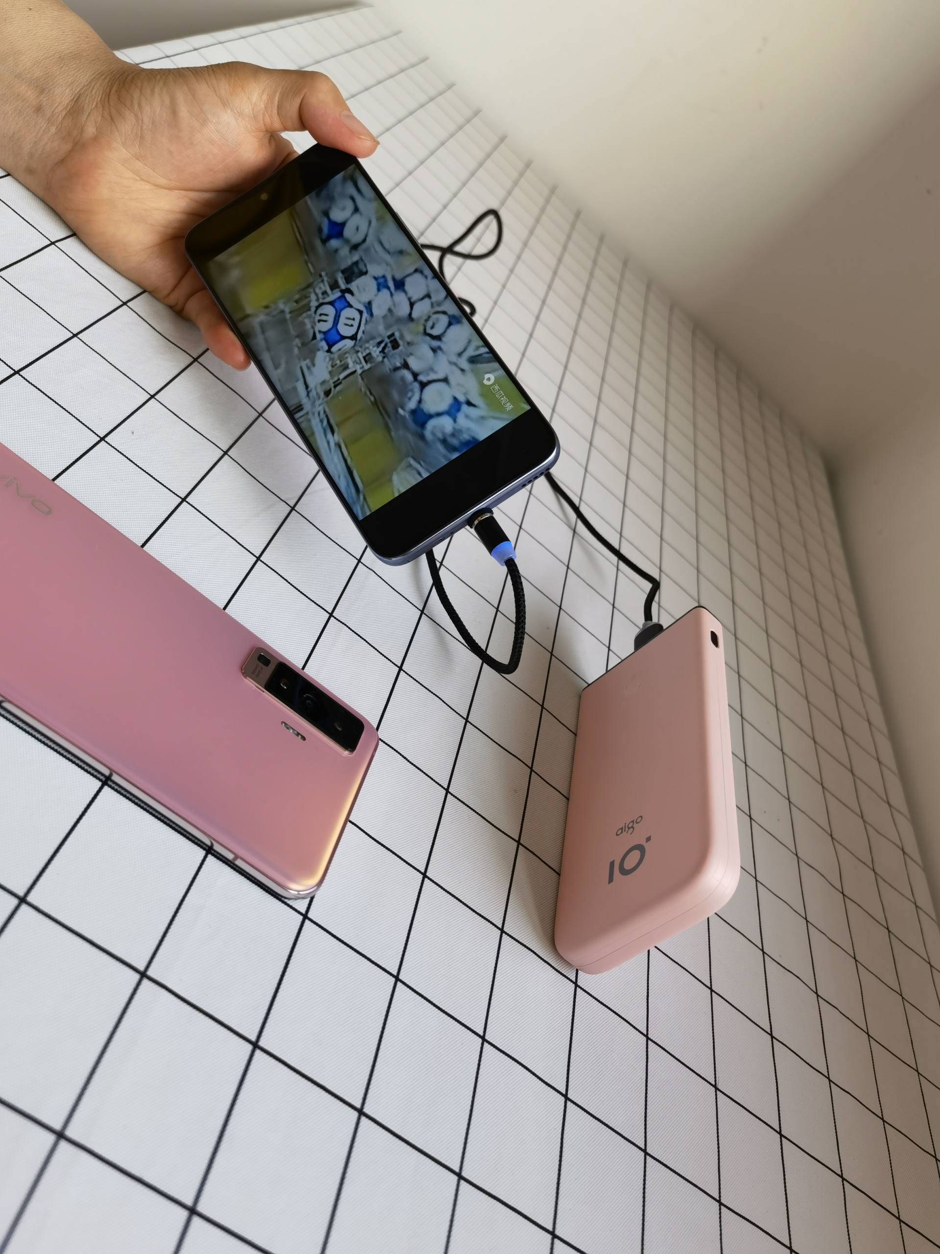 让移动充电更有仪式感，aigo A10S炫彩双向快充移动电源上手体验