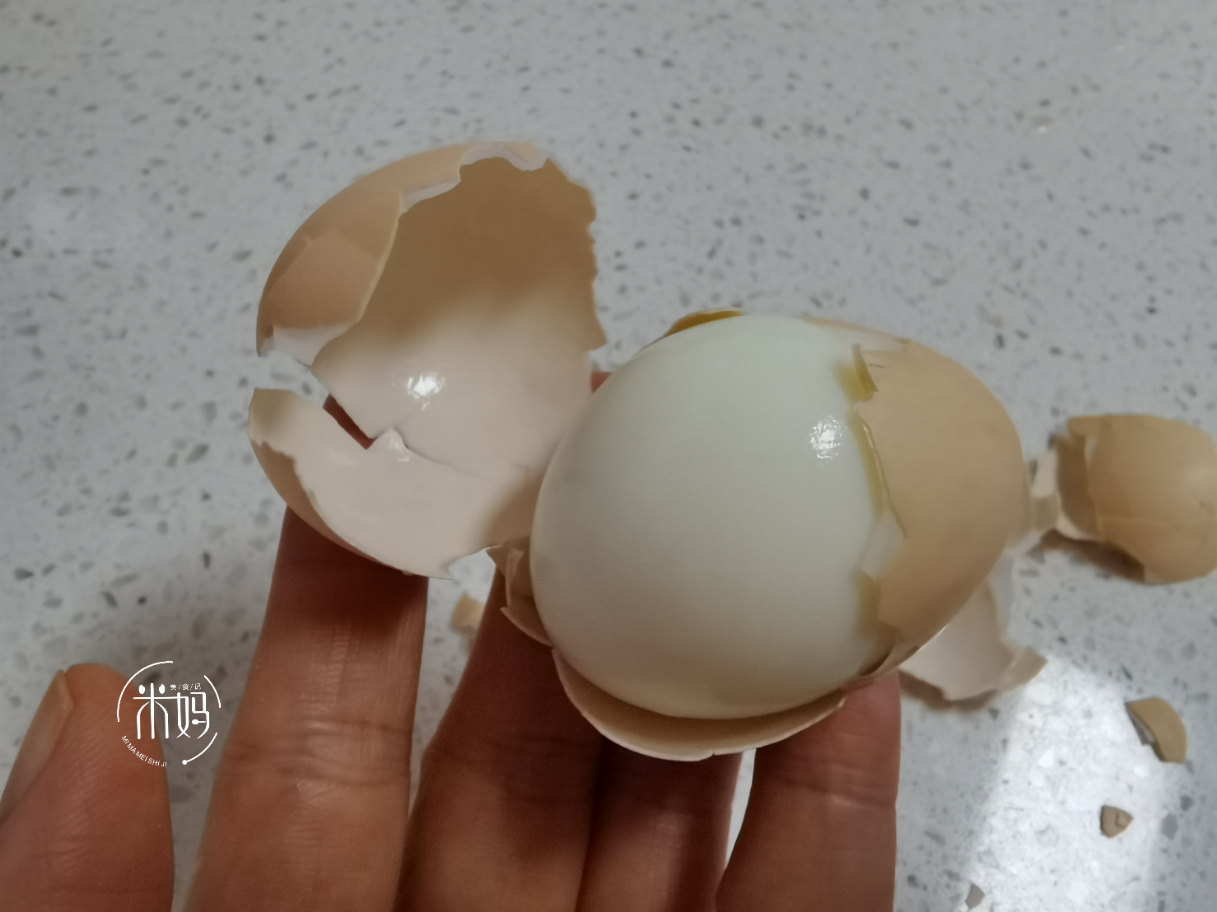 图片[8]-水煮鸡蛋做法步骤图 壳一剥就掉光滑又香嫩-起舞食谱网