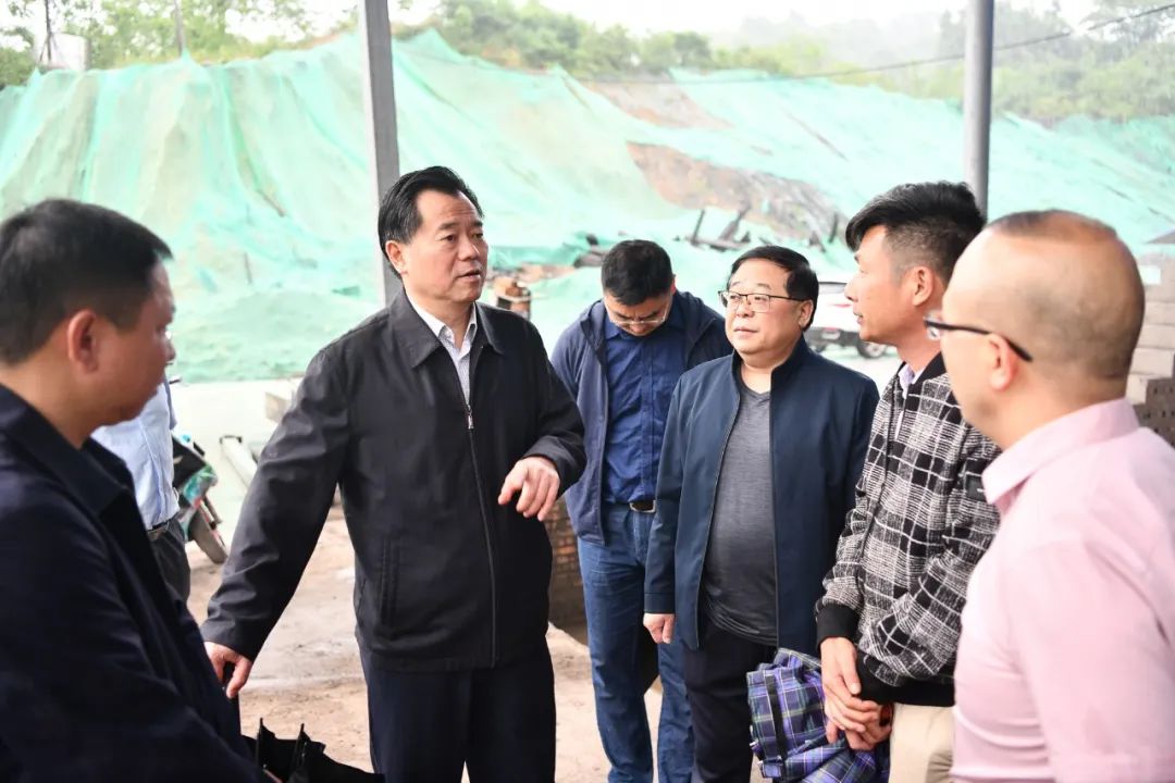 ​石希欣以“四不两直”方式在辰溪督导环保、防汛、安全生产工作时指出 压实防汛主体责任 营造安全生产环境