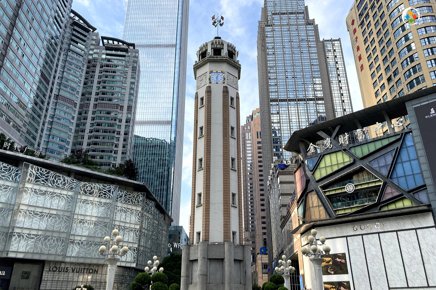 游客去解放碑，本地人都来观音桥，重庆的商圈，谁才是你的最爱？