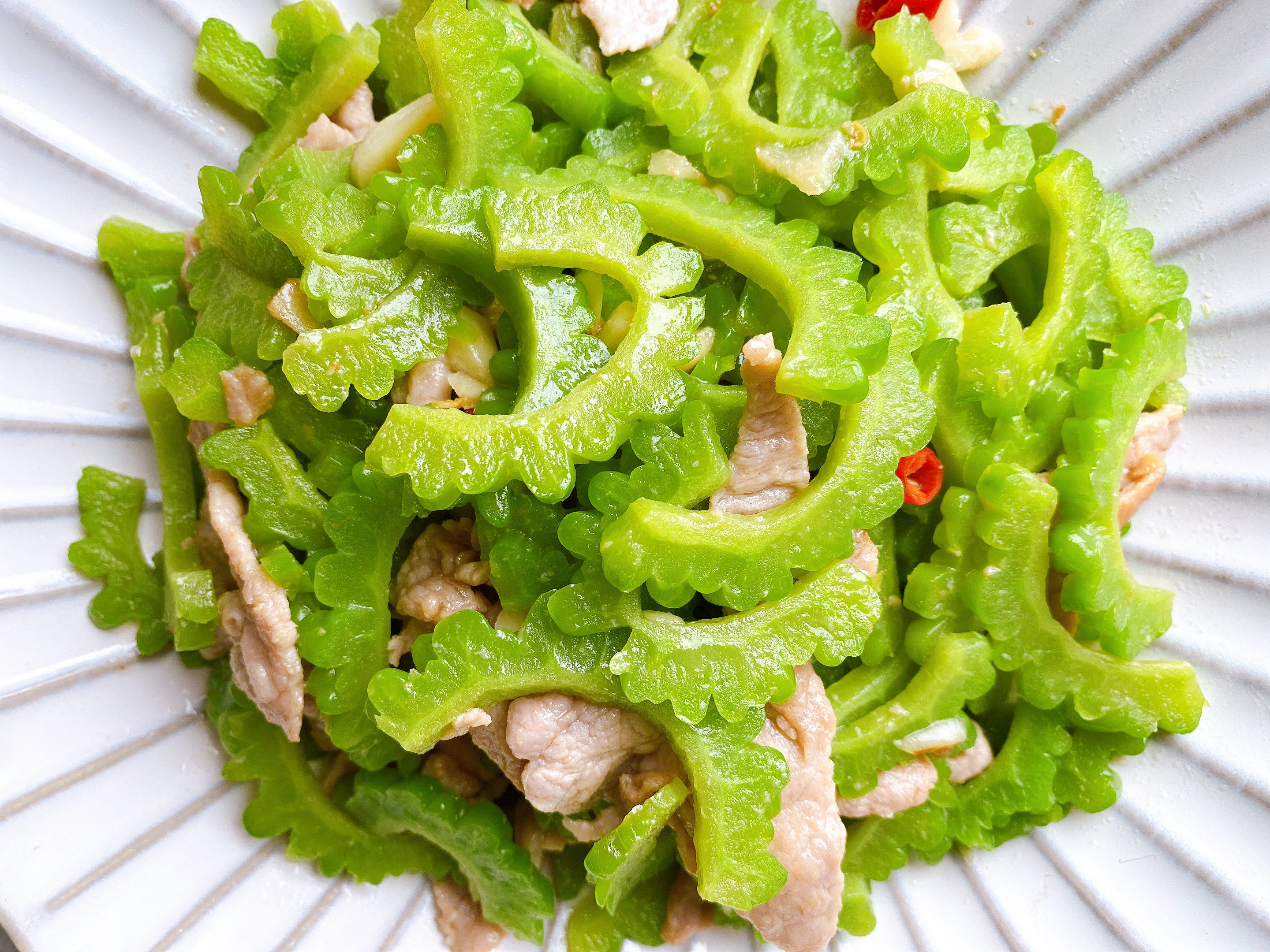 苦瓜好吃有訣竅，多做2步，爽口不苦，清熱降火，適合炎熱的夏天