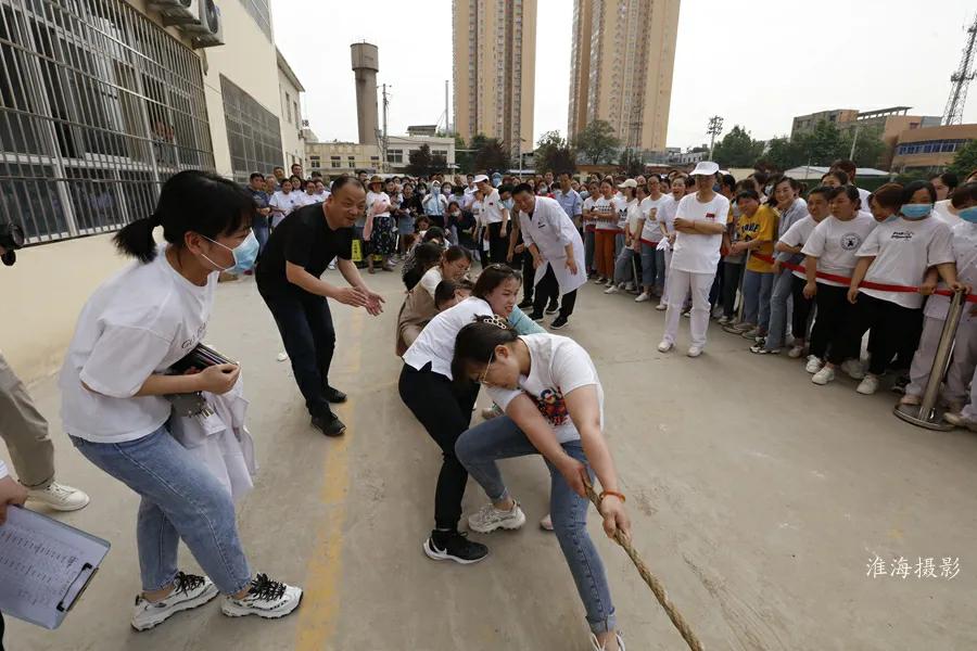 三原县医院庆祝“5.12”国际护士节拔河比赛