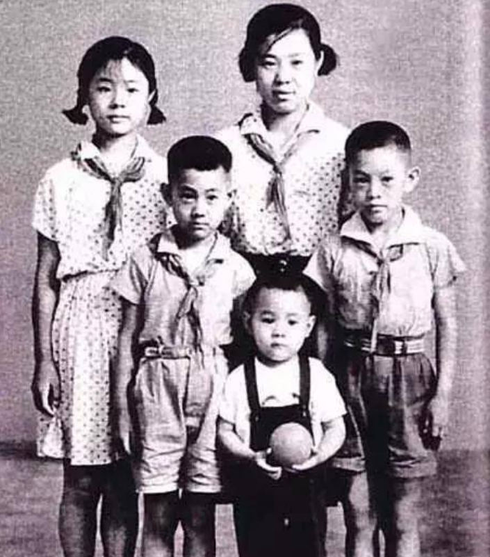 李连杰大火后，请大哥做助理年薪120万，为啥二