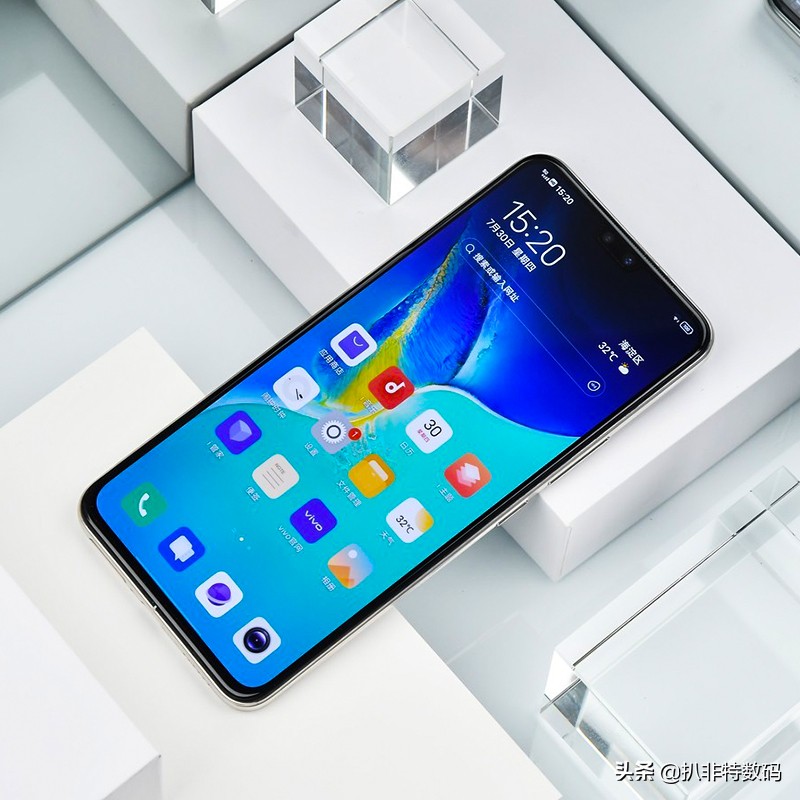 与华为公司Nova7对比，Vivo S7有什么优点和不够？