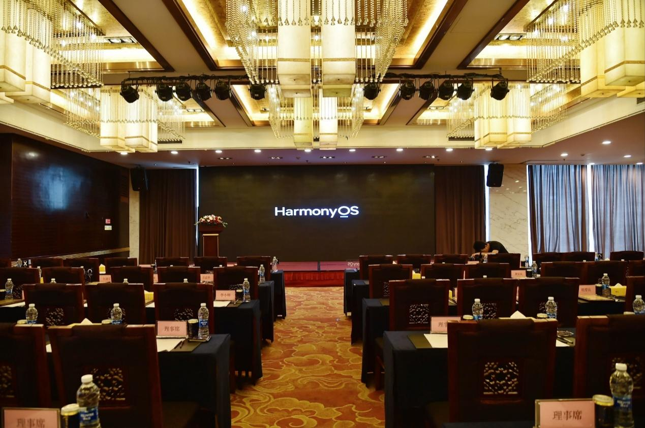 交联演绎创新名作 HUAWEI Mate X2先锋探享日落地重庆江北商业核心