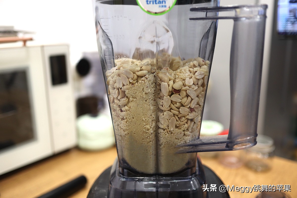 自制花生酱香浓味香，烙个千层饼层次分明又柔软，好吃易消化