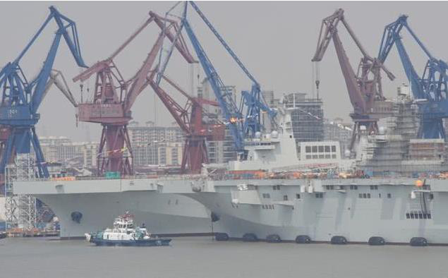 航拍075二号舰下水，疫情期间如何速成？"双舰合璧"威力倍增