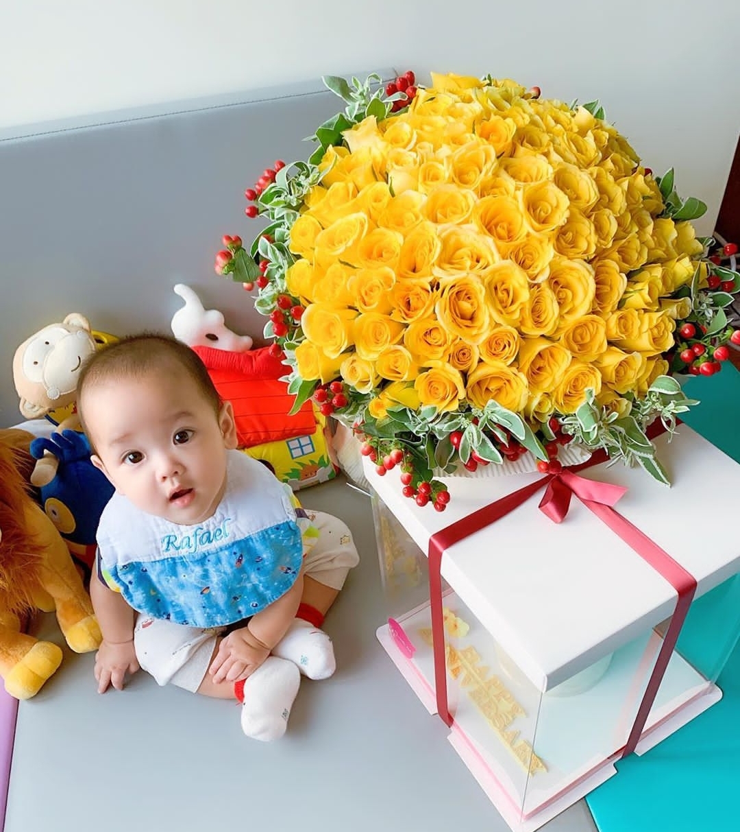 鄭嘉穎曬一歲半兒子，成功從一數到十開心拍手，表情豐富萌態十足