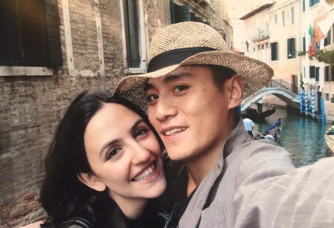 娱乐圈3个“最美洋媳妇”，生娃后大变样，欧洲