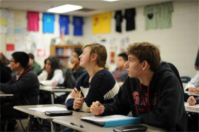 中國獨自戰群狼，為何偏偏對澳大利亞下狠手？ 前澳外交官點明真相