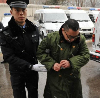 80后一代歌王尹相杰，从央视红人到“阶下囚”，