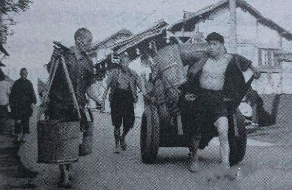 靠掏粪，他在北京买100多套房，1500亩良田，却因太嚣张被枪决