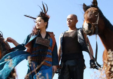 难怪凤凰传奇做不成夫妻，原来玲花嫁给了音乐