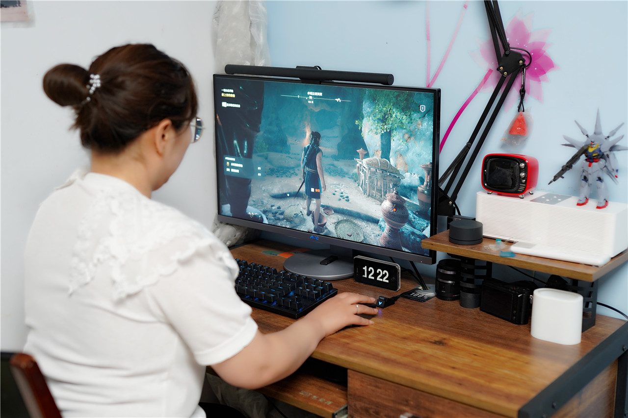 电竞级屏显雷柏VT960双模游戏鼠标游戏体验快人一步