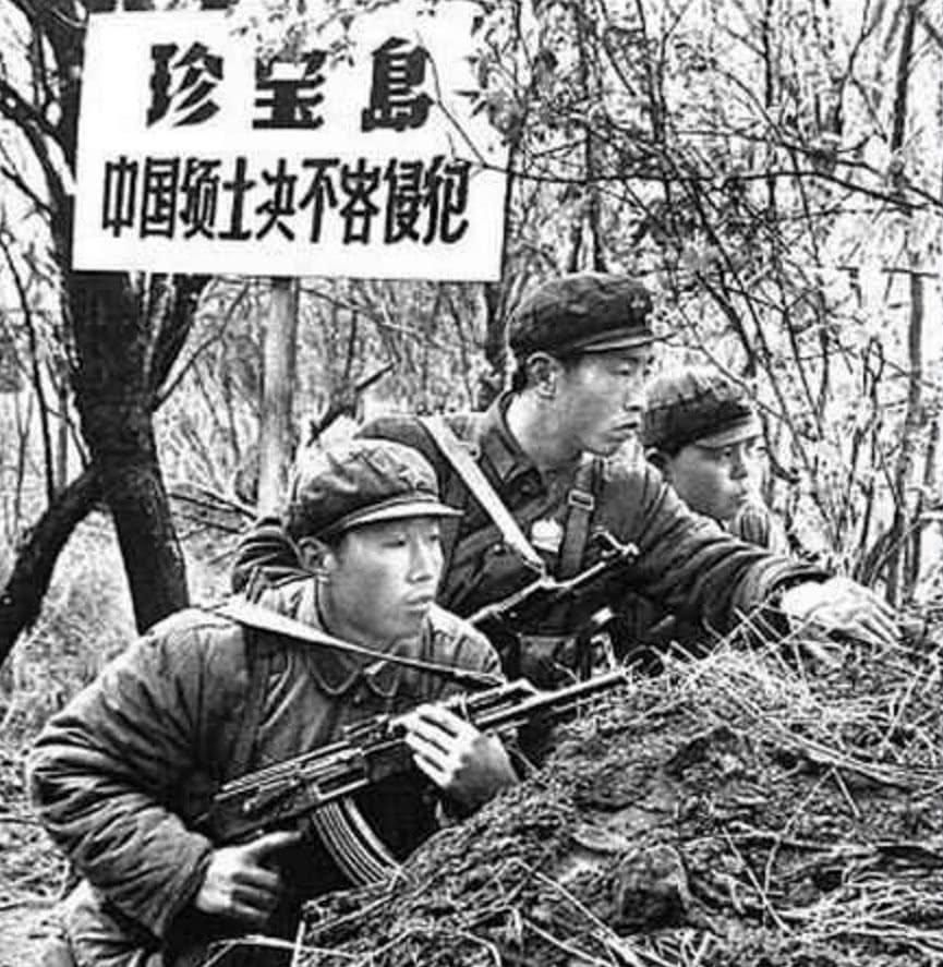 珍宝岛战败后苏联计划4路侵中国，一周到北京，为何最终不敢打？