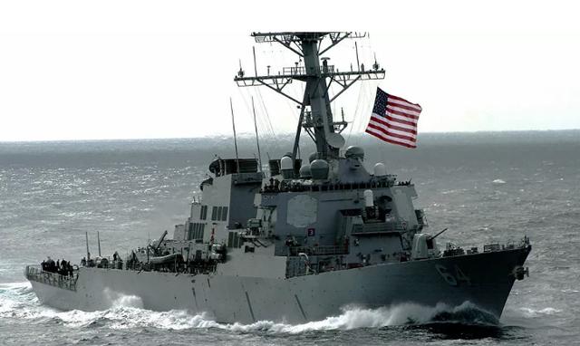 山东舰刚到南海，美舰就“送上门”来，解放军